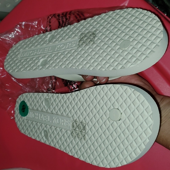 New Michael Kors Pink & Vanilla PVC Flip Flops Size 8 - Picture 4 of 8